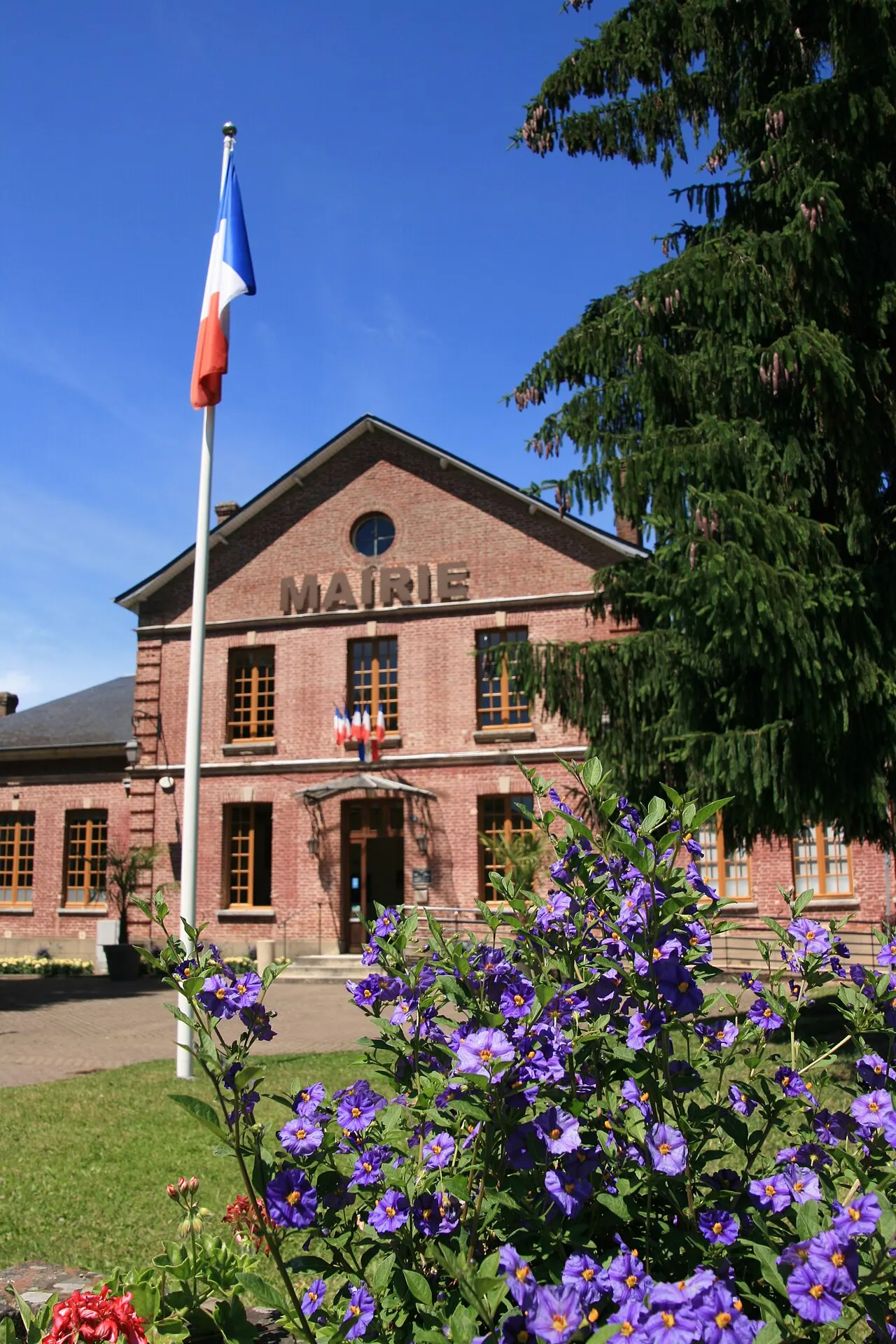 Mairie d'Acquigny (Eure, France).