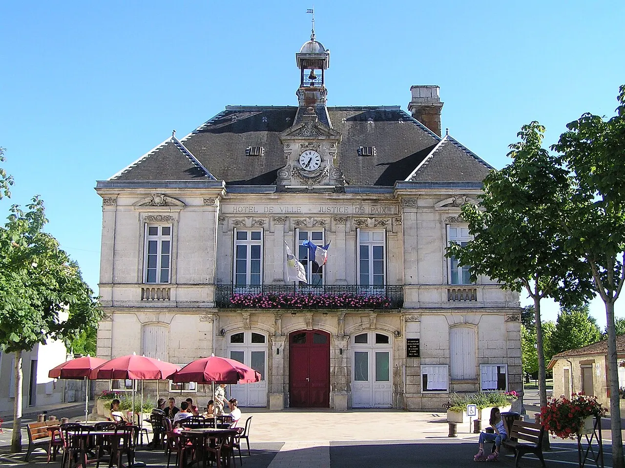 mairie d'Aigre