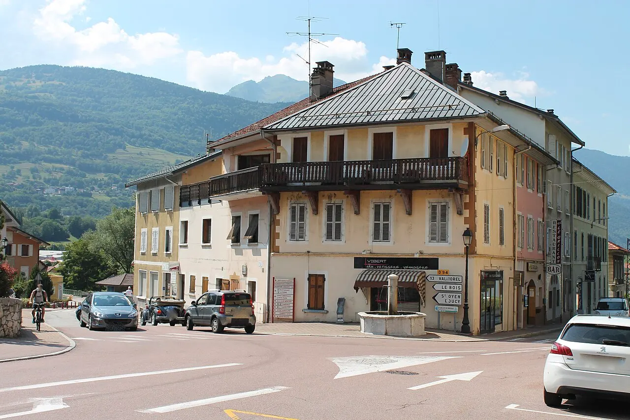Rues et bassin d'Aigueblanche (été 2018).