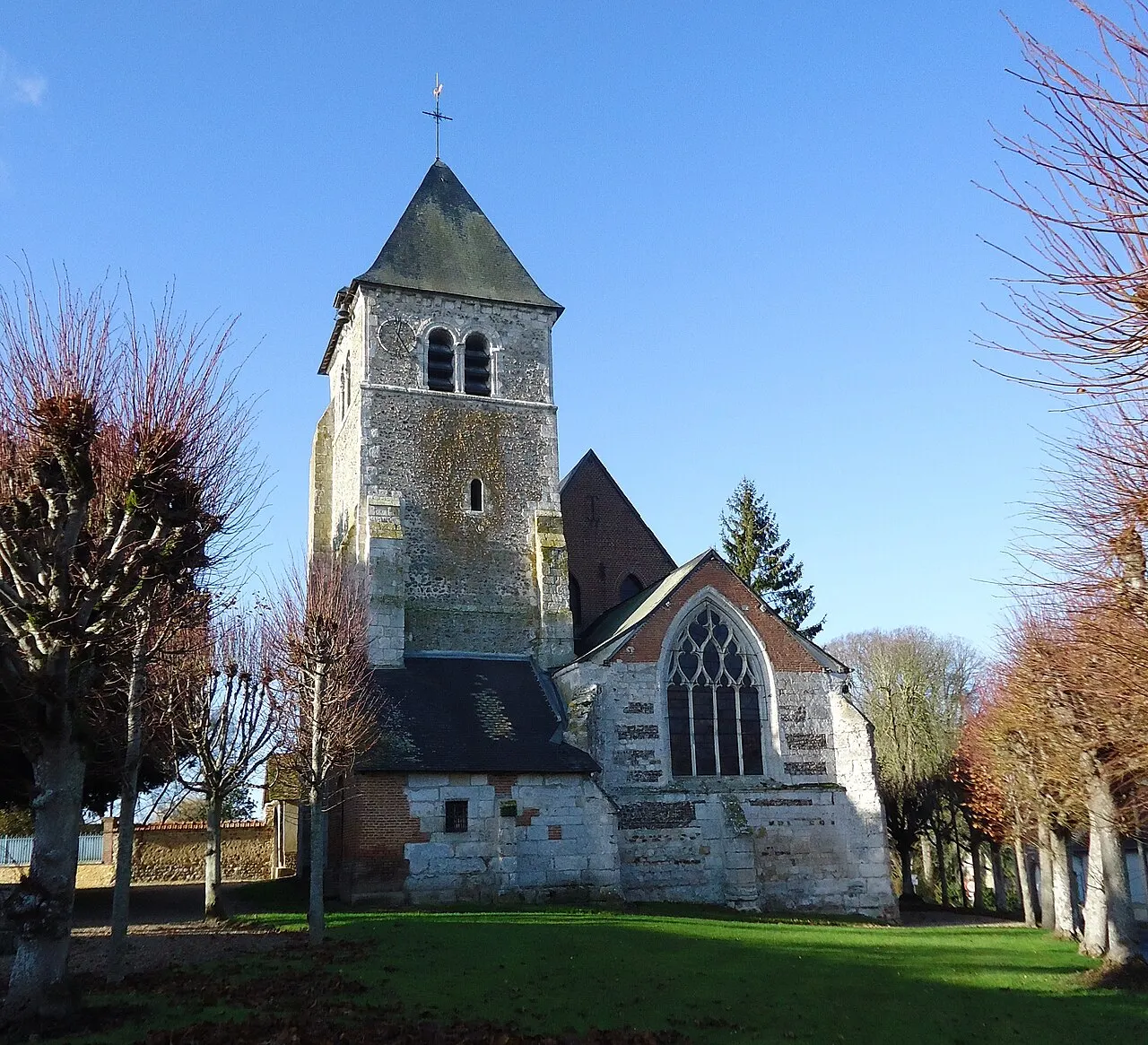 Ailly - Eglise Saint-Médard XIIe, XVIe & XVIIe (Part. ISMH) Vue est.