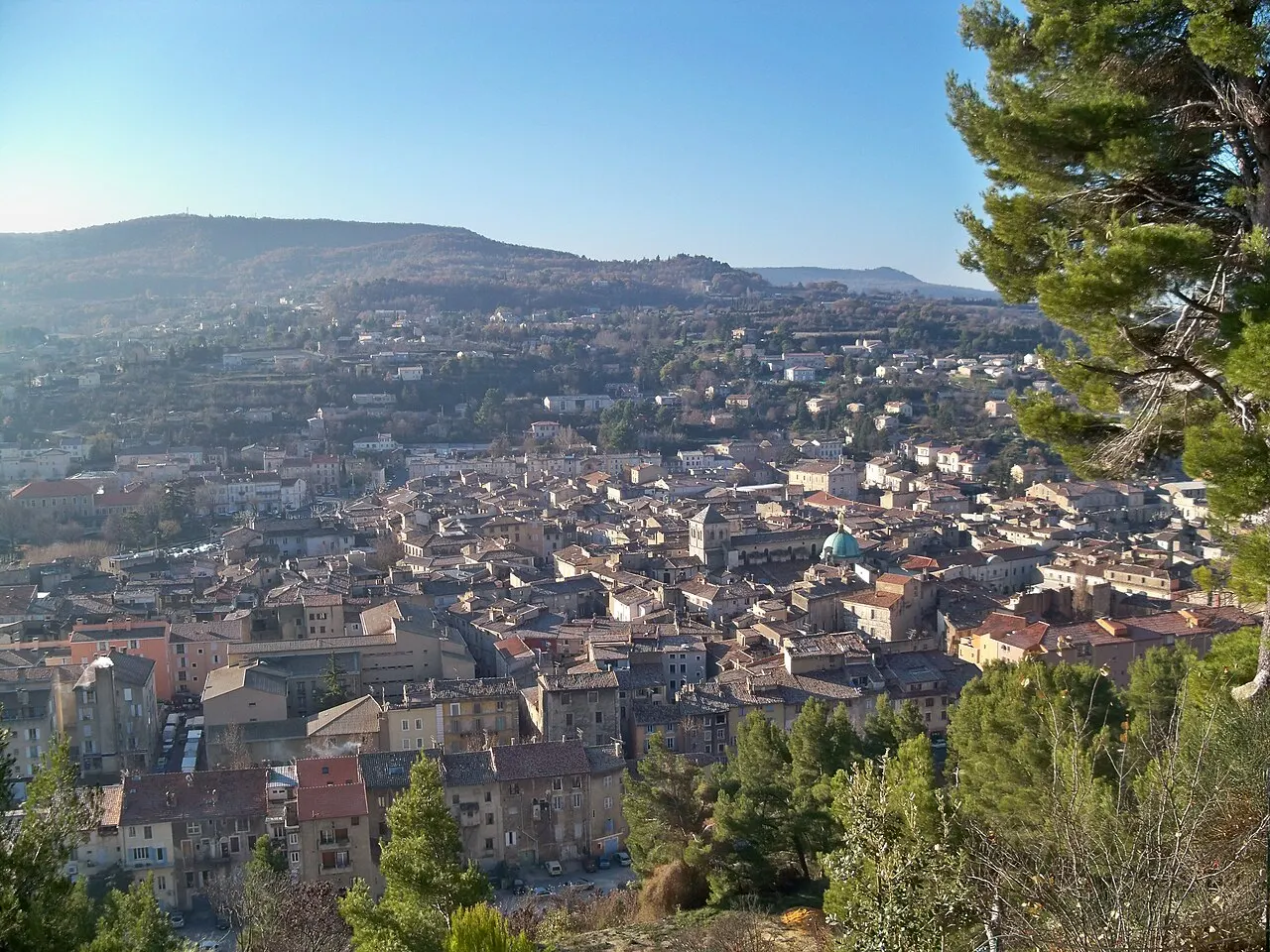 Vue sur la ville d'Apt, Vaucluse, France