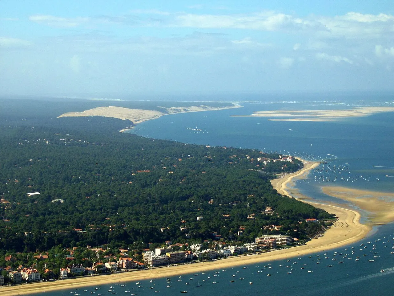 L'ouest de la ville d'Arcachon et la Dune du Pilat.