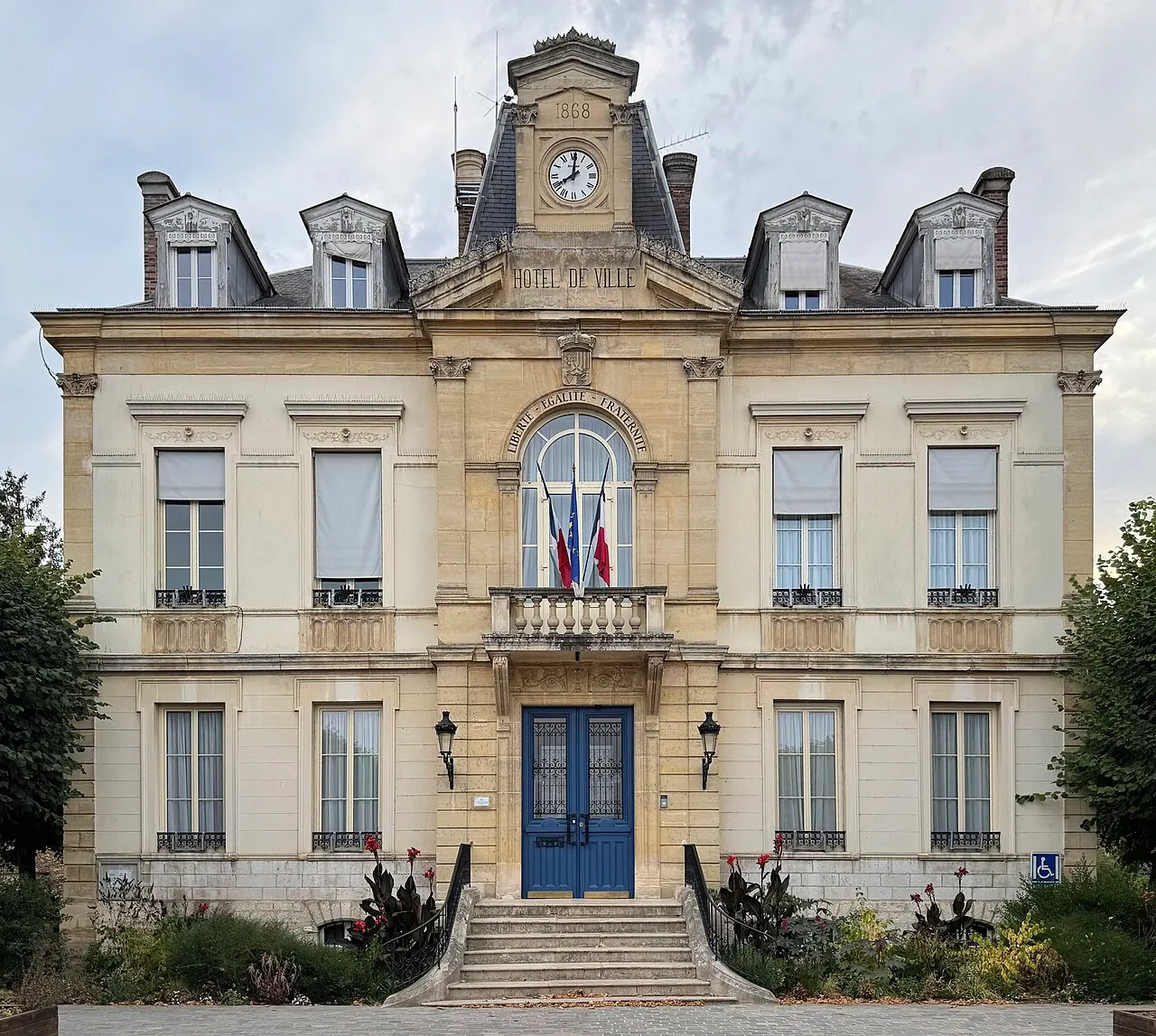Hôtel de ville d'Arpajon.
