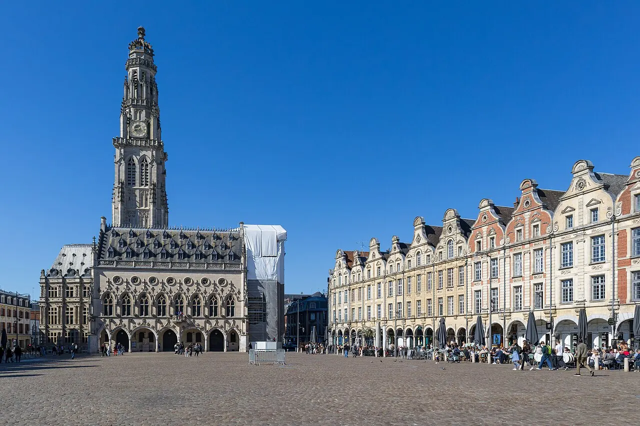 Le beffroi d'Arras et l’hôtel de ville d’Arras, place des Héros, monuments des XVe et XVIe siècles, reconstruits au XIXe siècle, détruits…