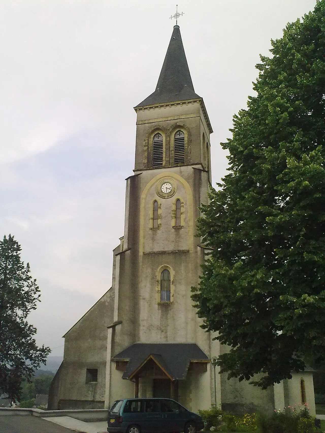 Eglise d'Asson, vue de face.