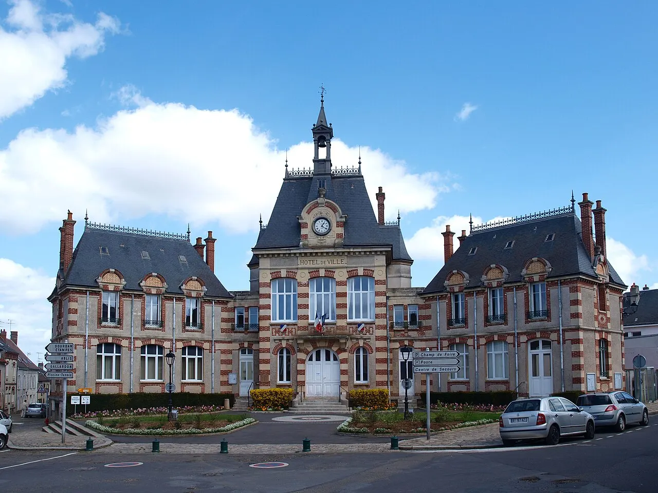 Auneau, Eure-et-Loir, France) ; l'hôtel de ville.