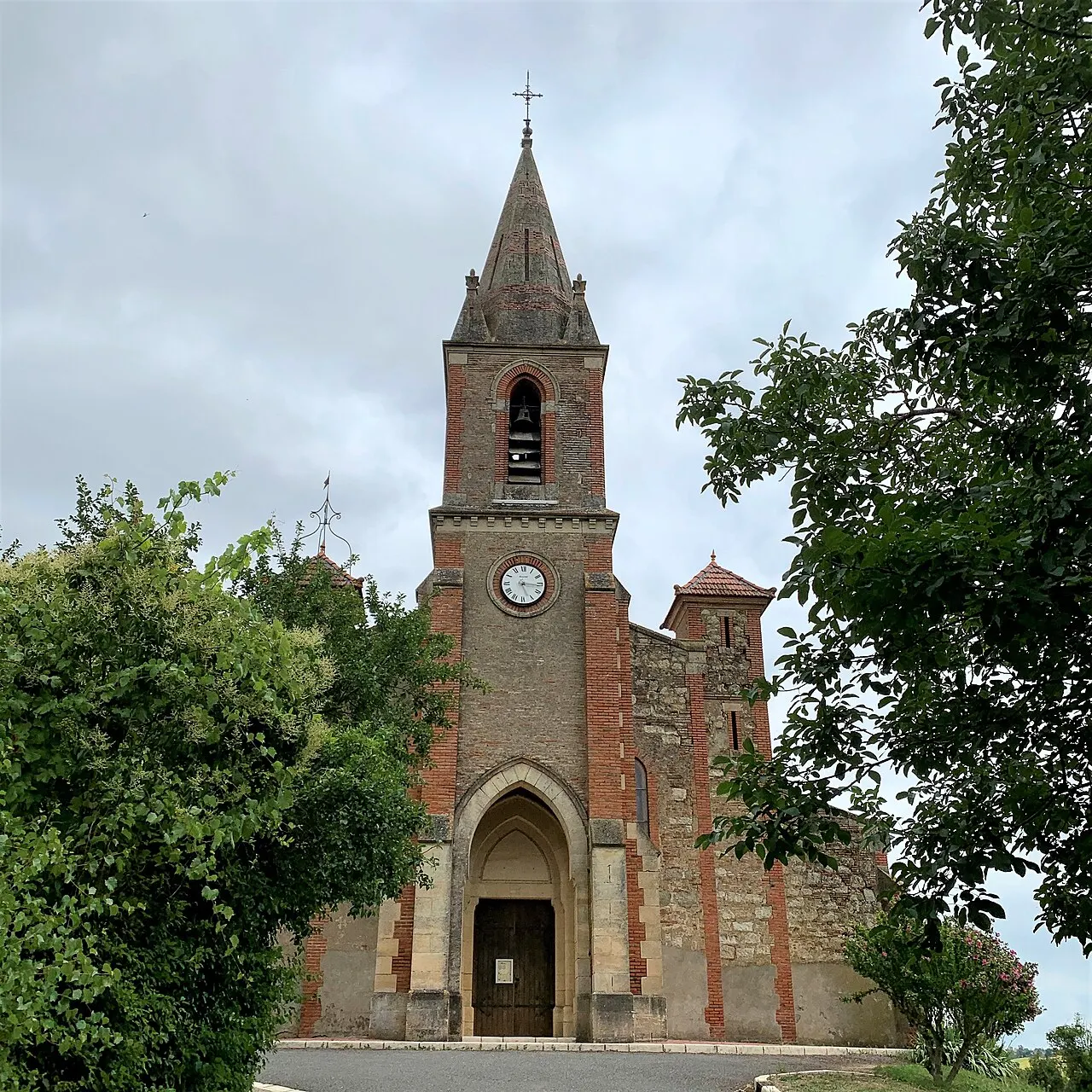 Église Saint-Pierre d'Auradé dans le Gers (France)