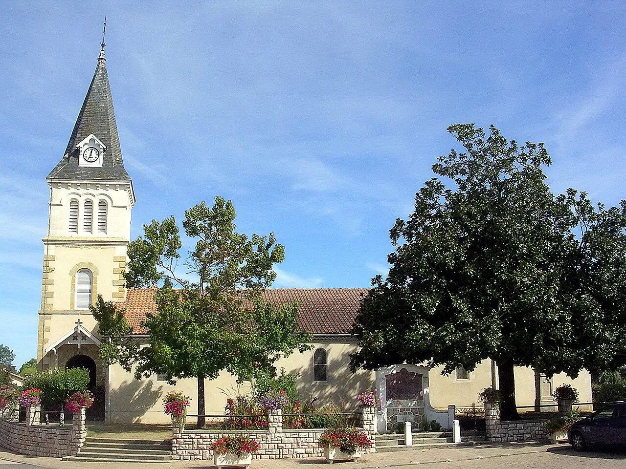 Eglise du bourg d'Aurice, dans le département français des Landes