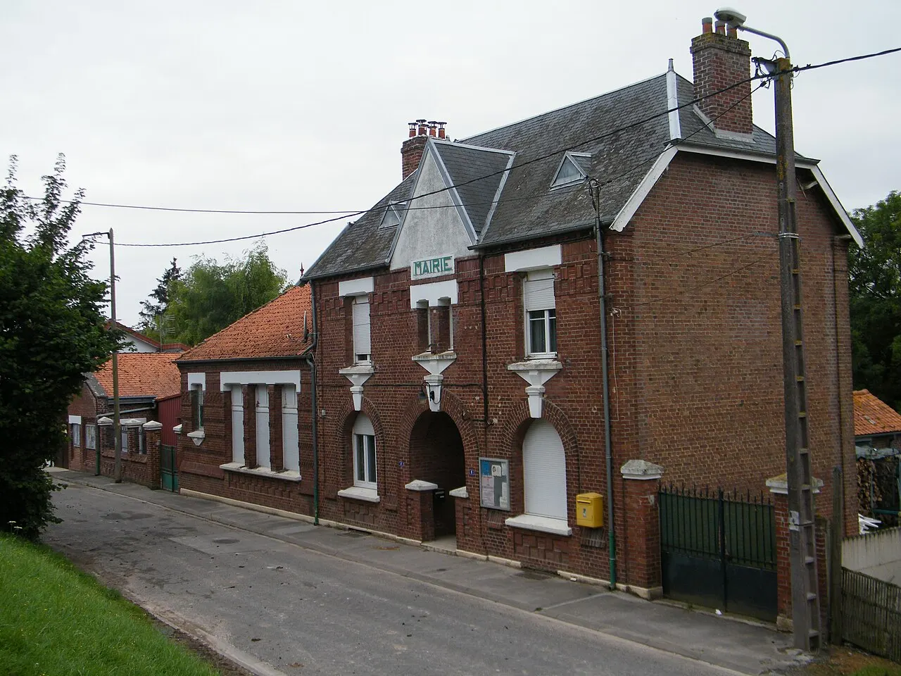 Mairie-école.
