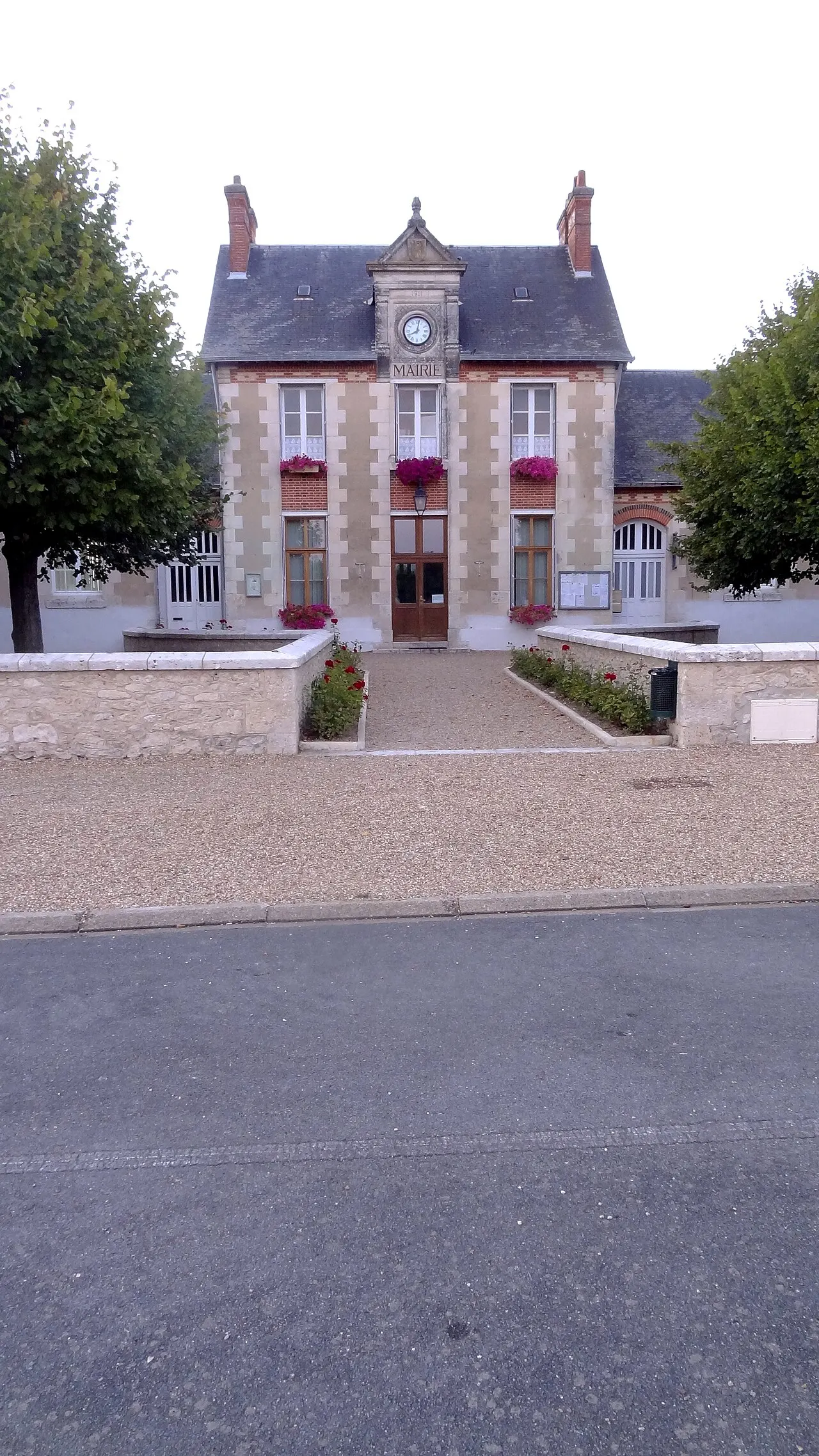 Mairie d'Averdon, Loir-et-Cher, France.