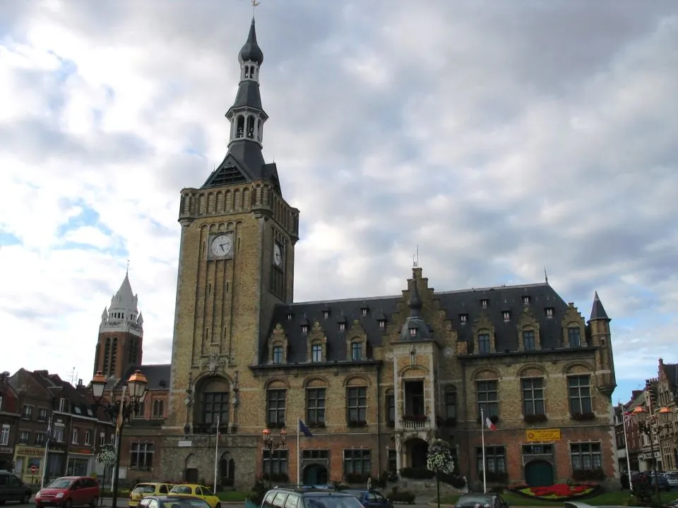 Mairie et beffroi de Bailleul (Nord, France).