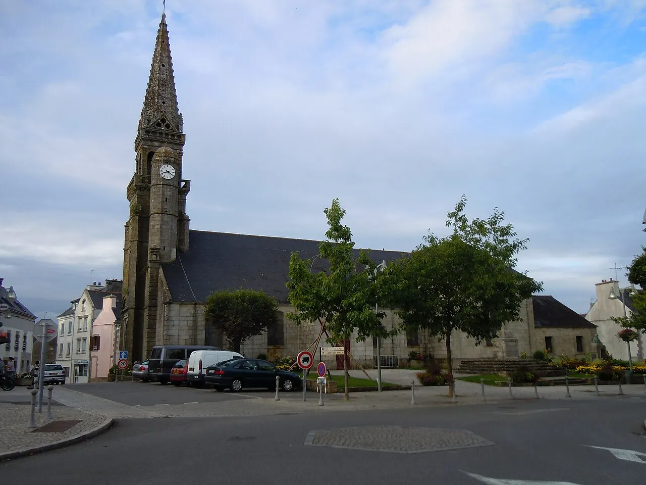 église paroissiale Notre-Dame-de-Folgoët, commune de Bannalec, département du Finistère, France