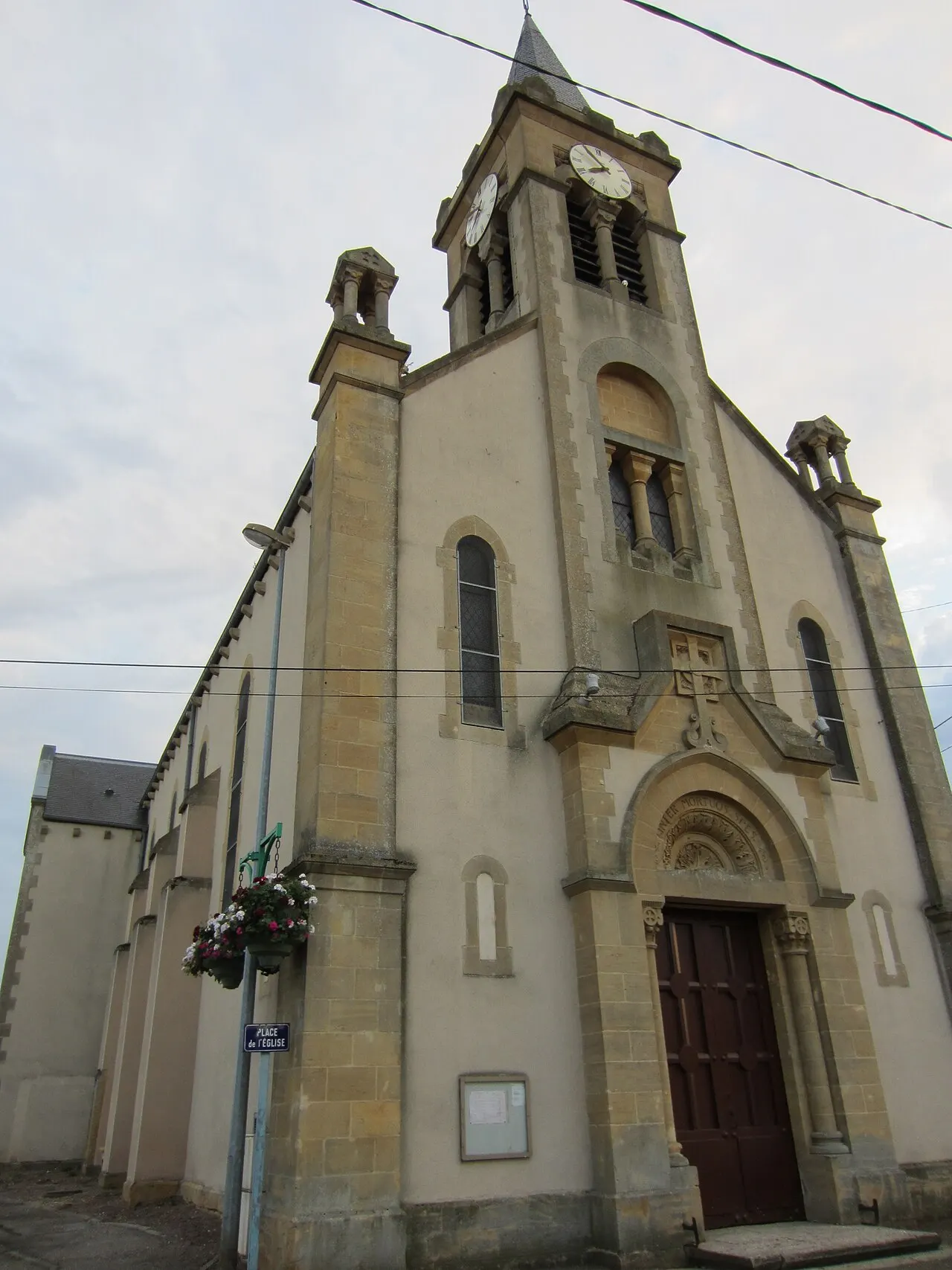 DescriptionEglise Batilly.jpg Église paroissiale Saint-Pierre Saint Paul Batilly Date 2 September 2011 Source mon appareil photo Author…