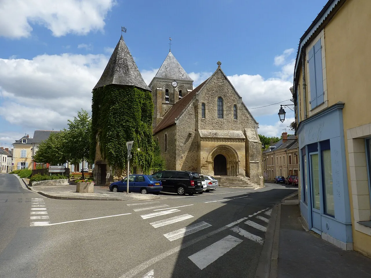 Sarthe - Bazouges-sur-le-Loir - Eglise Saint Aubin