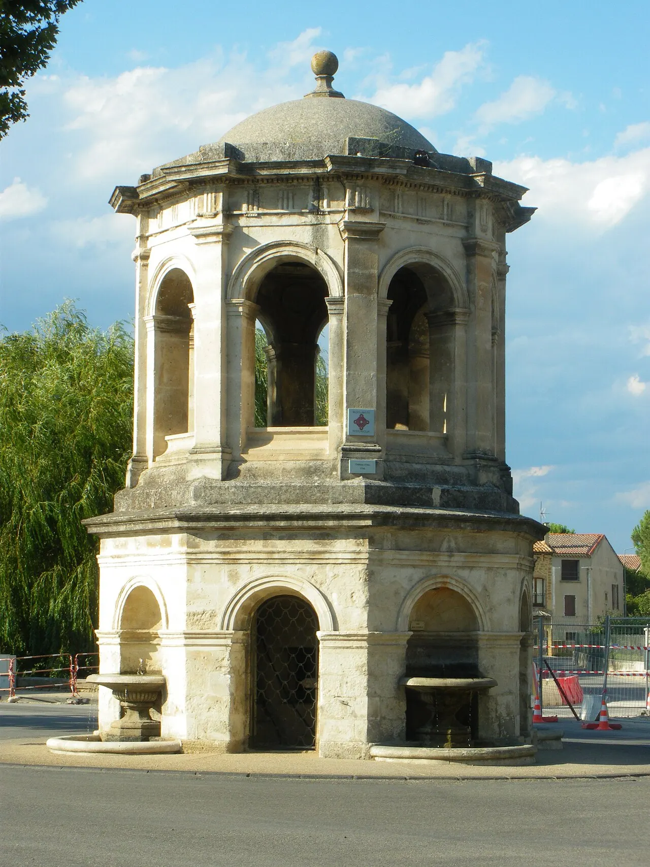 Chateau d'eau de 1745, Bédarrides, Vaucluse, France