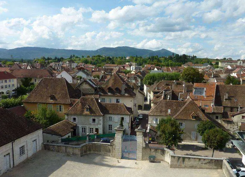 Vue sur les toits typiques de la ville. Photo prise depuis le palais épiscopal.