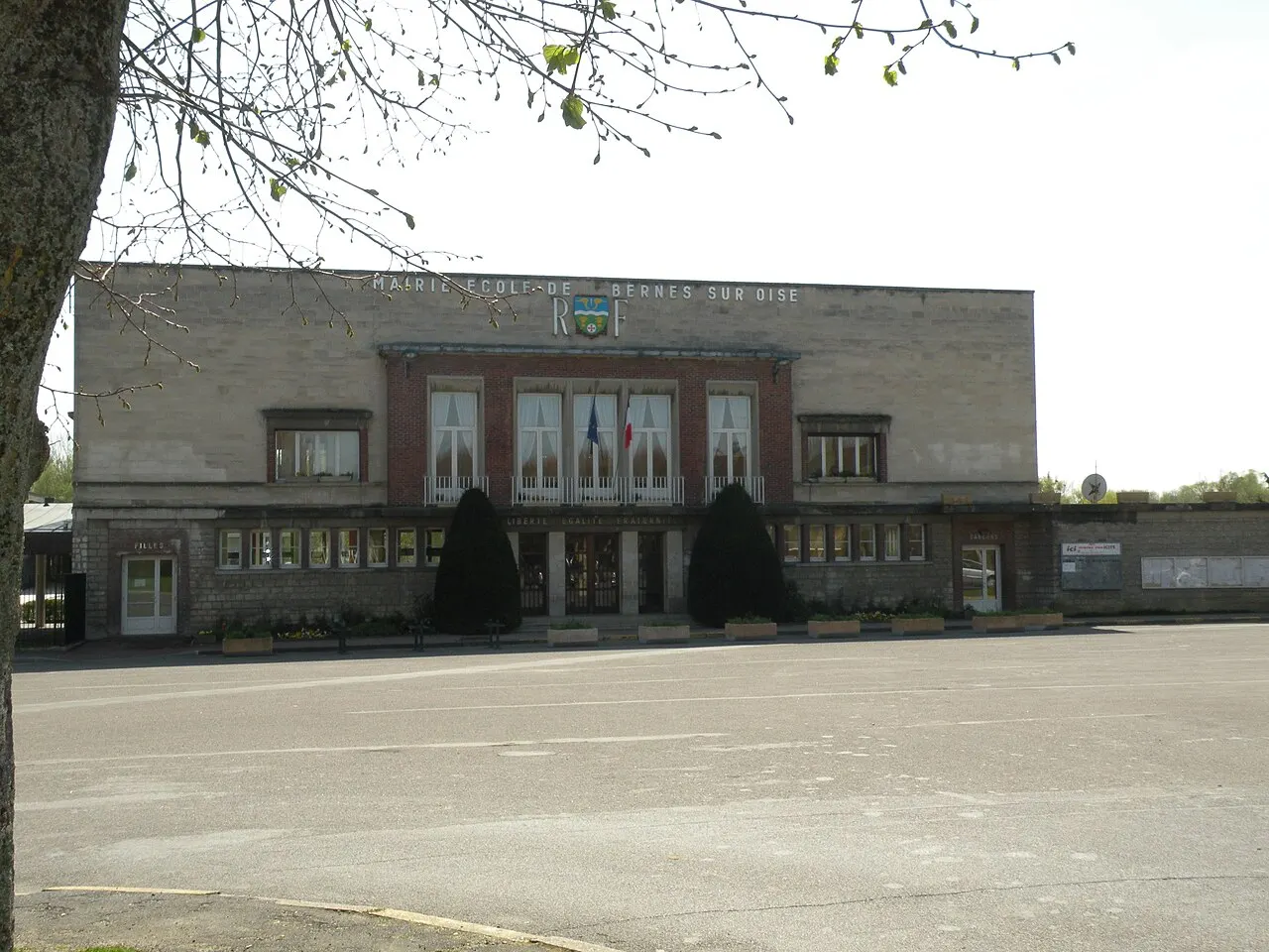 mairie de Bernes-sur-Oise, val d'oise, france