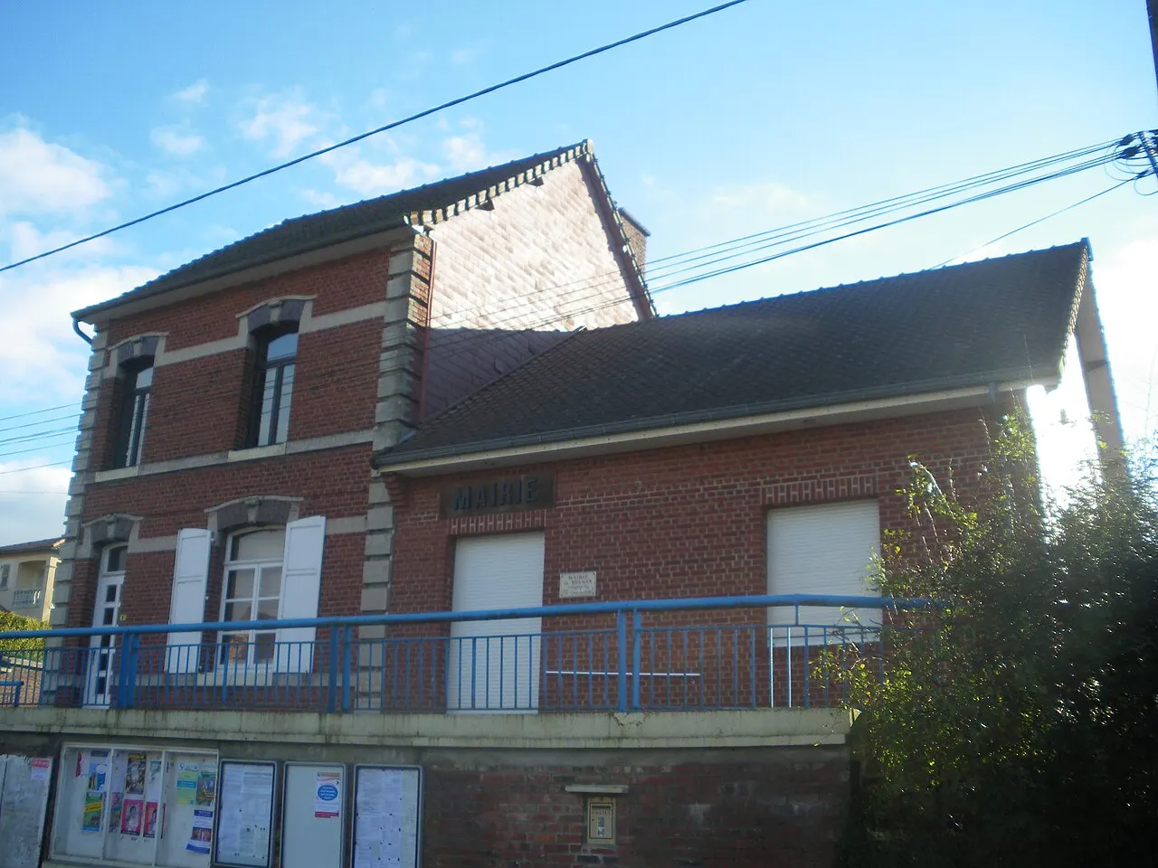 Vue de la mairie de Beugin.