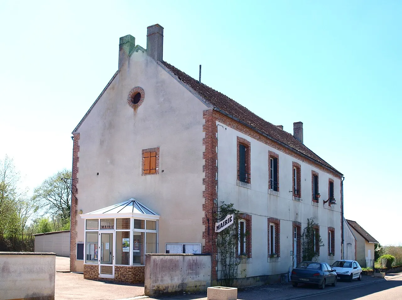 Bitry (Nièvre, France) , la mairie.