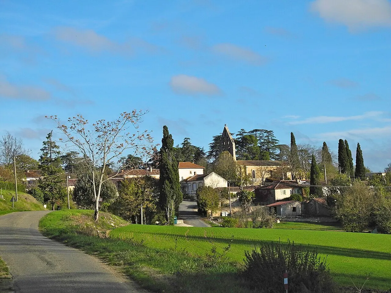 Vue du village de Bivès en novembre 2011