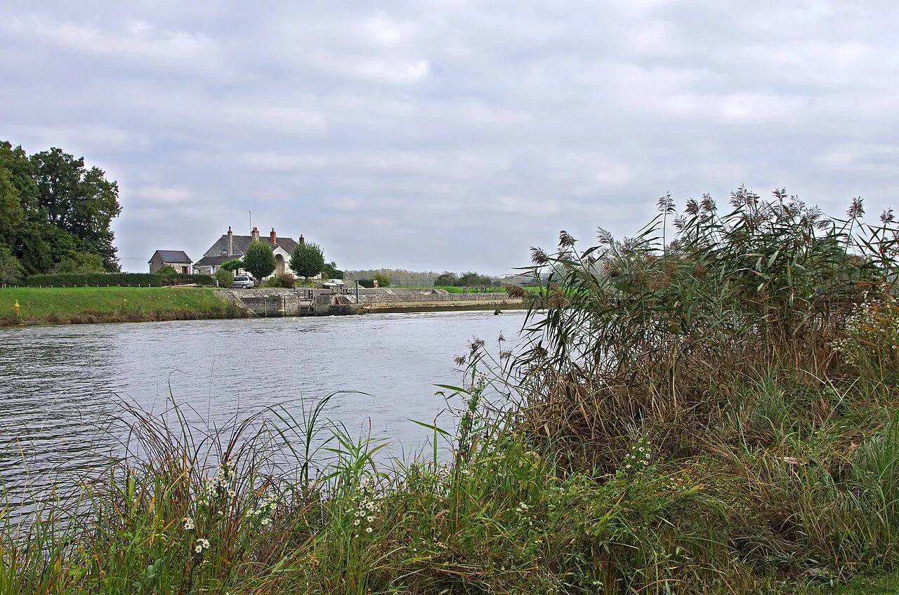 Vue d'ensemble du barrage éclusé dit de Bléré. Chaque site de barrage écluse sur le Cher canalisé est constitué d'un barrage mobile, d'un…