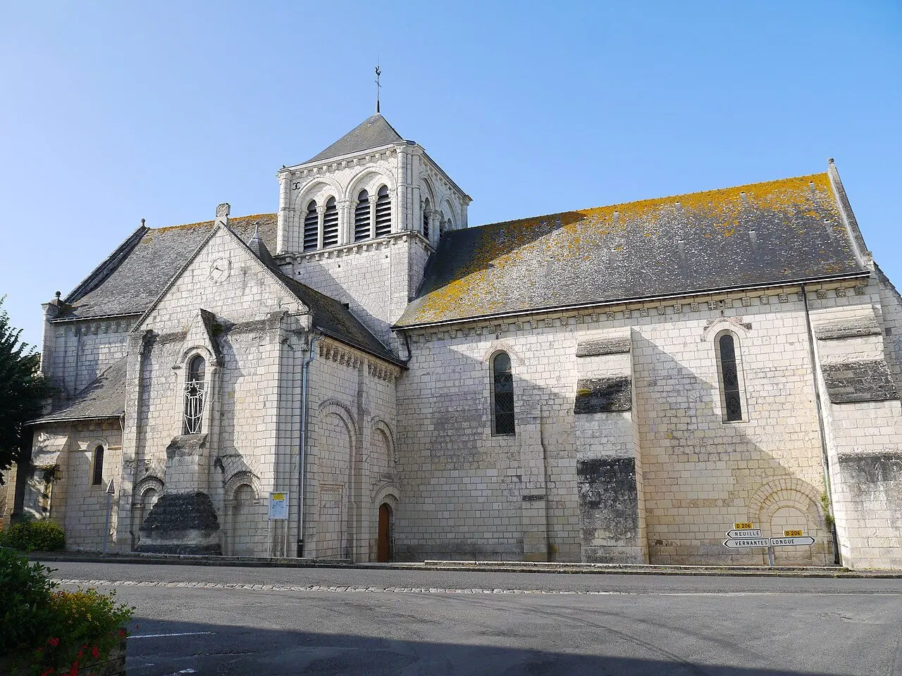 L'église Notre-Dame de Blou (Maine-et-Loire, France).