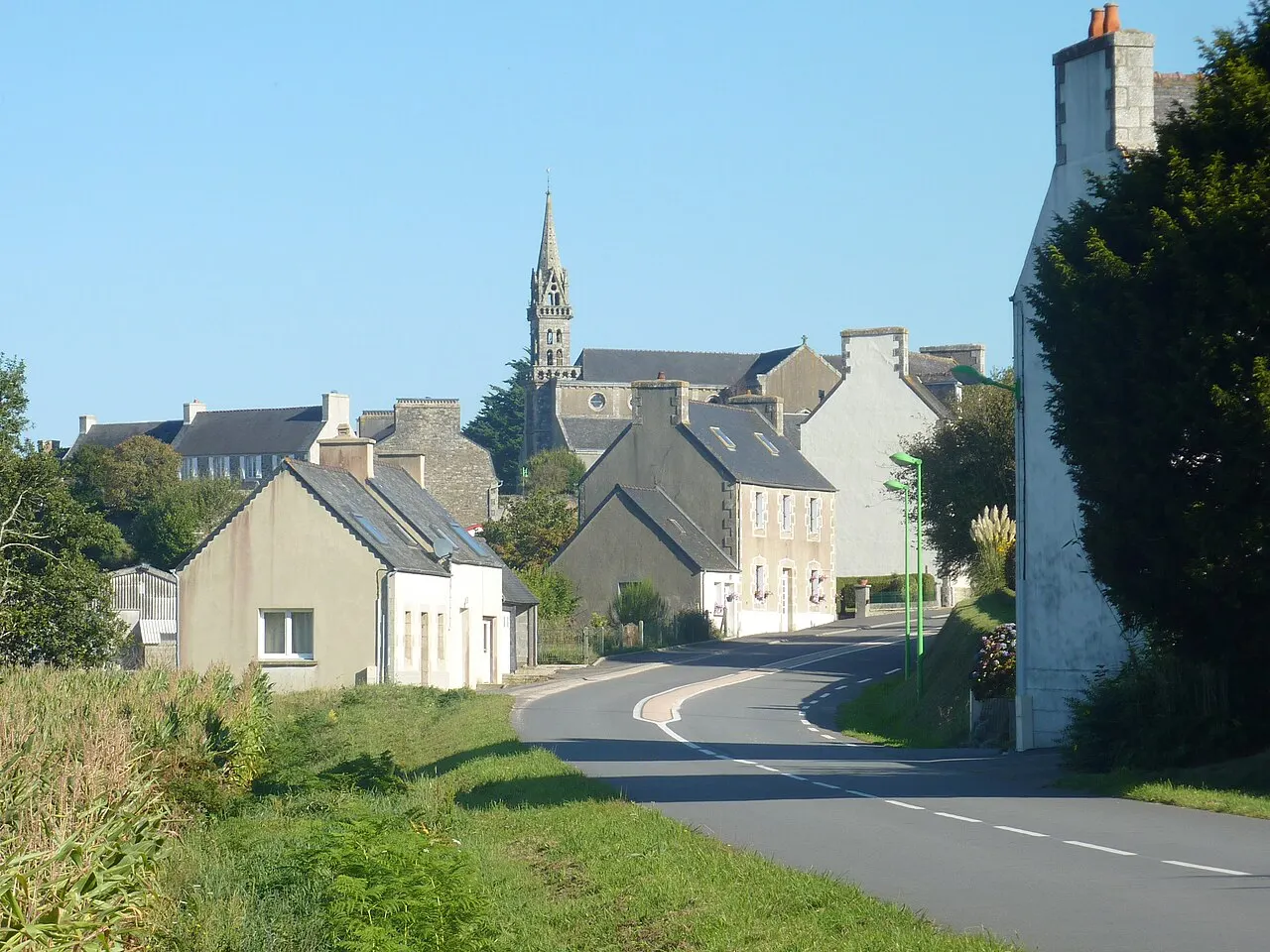 Botsorhel : le bourg vu du sud (carrefour routes de Plouigneau et de Lannéanou)