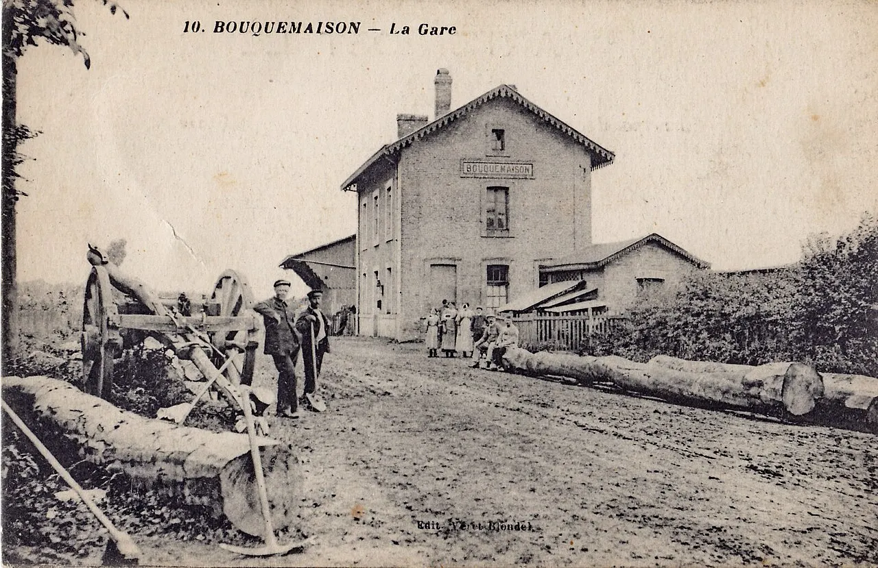 Carte postale ancienne éditée par Veuve Blondel, n°10 : BOUQUEMAISON - La Gare