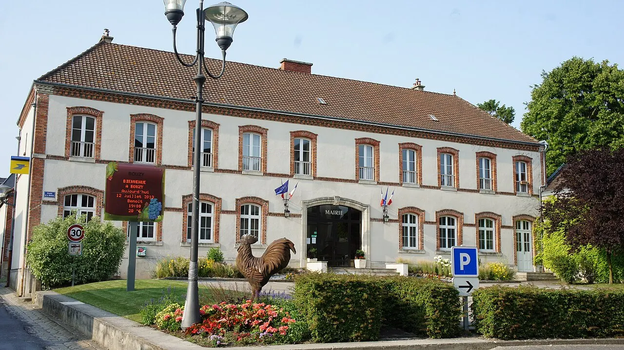 vue de la Mairie .