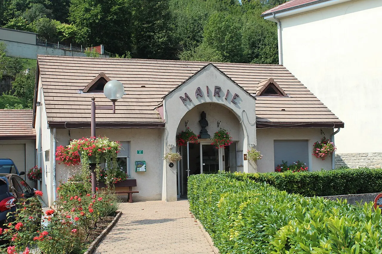 Mairie de Bracon.