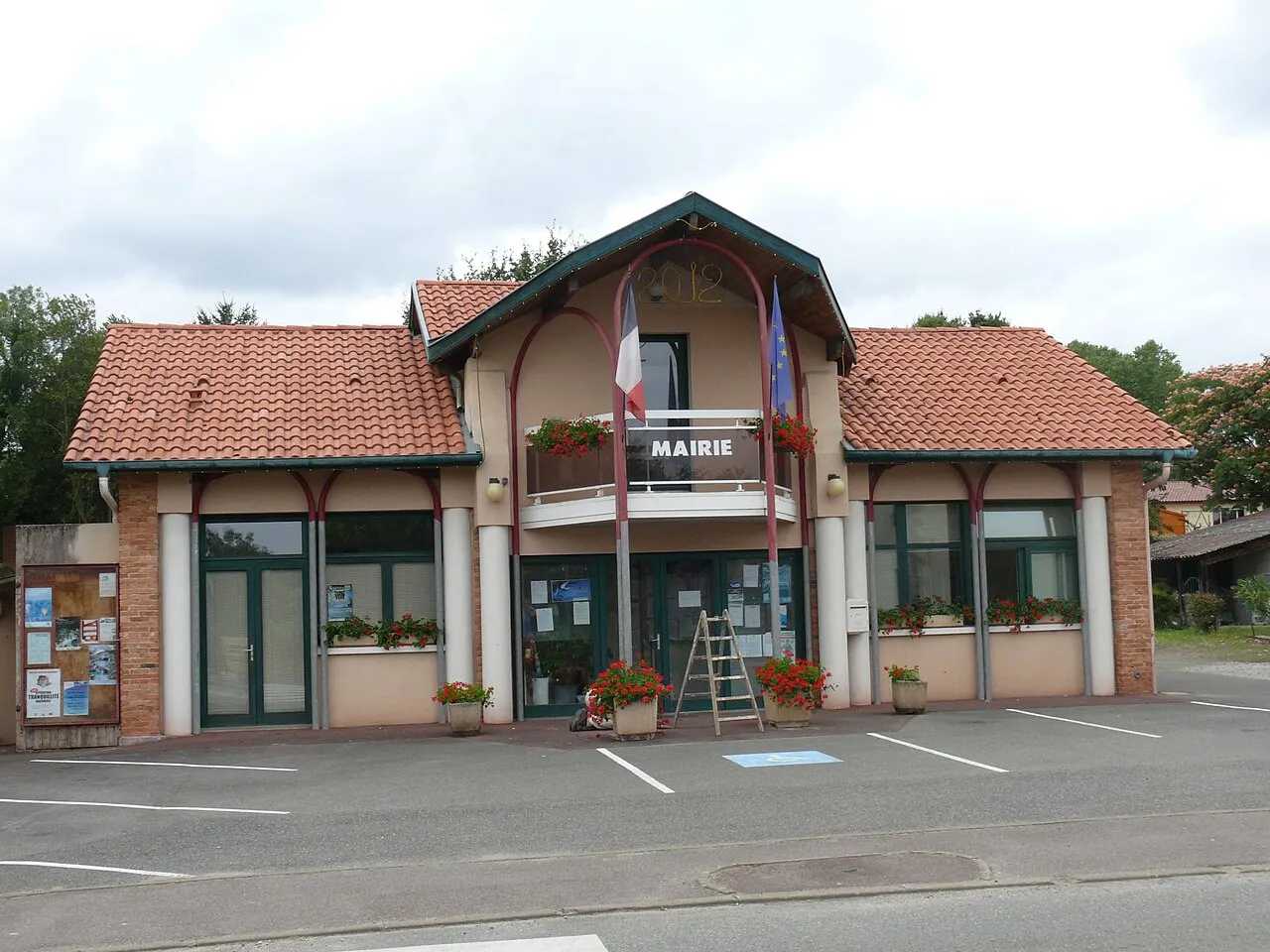 La maire de Cagnotte (Landes, Pyrénées-Atlantiques, France).