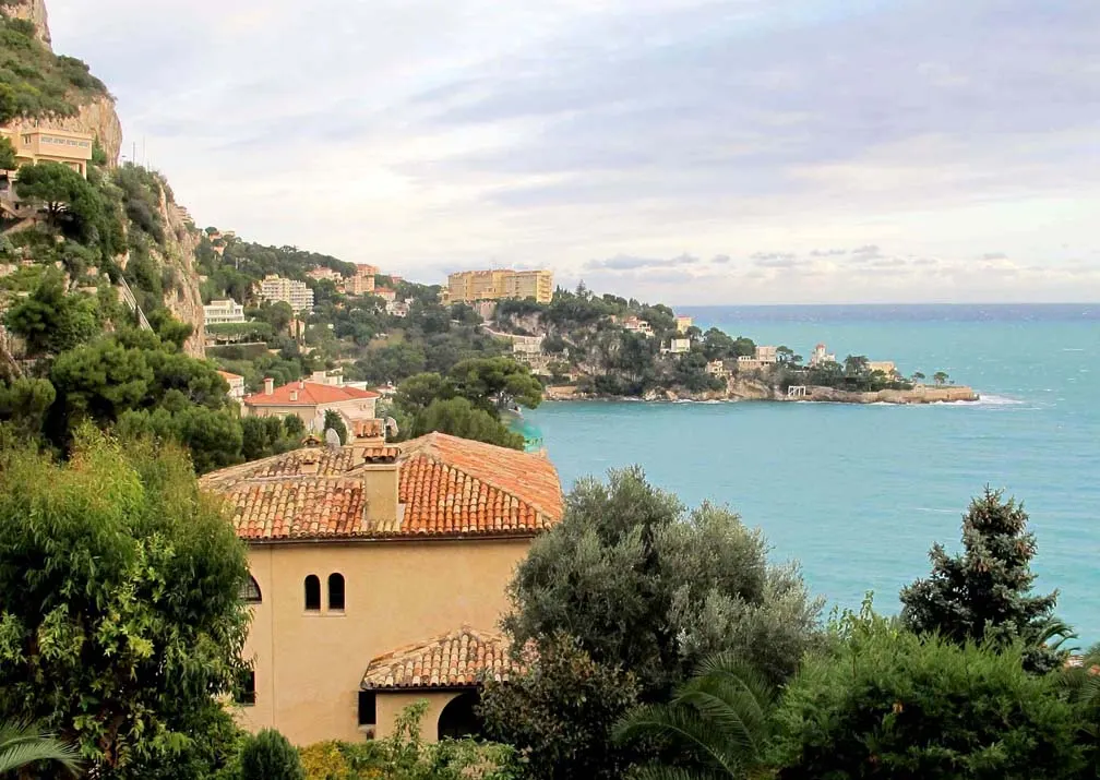 Cap-d'Ail, la Baie de Saint-Laurent et le cap Mala, PACA, France
