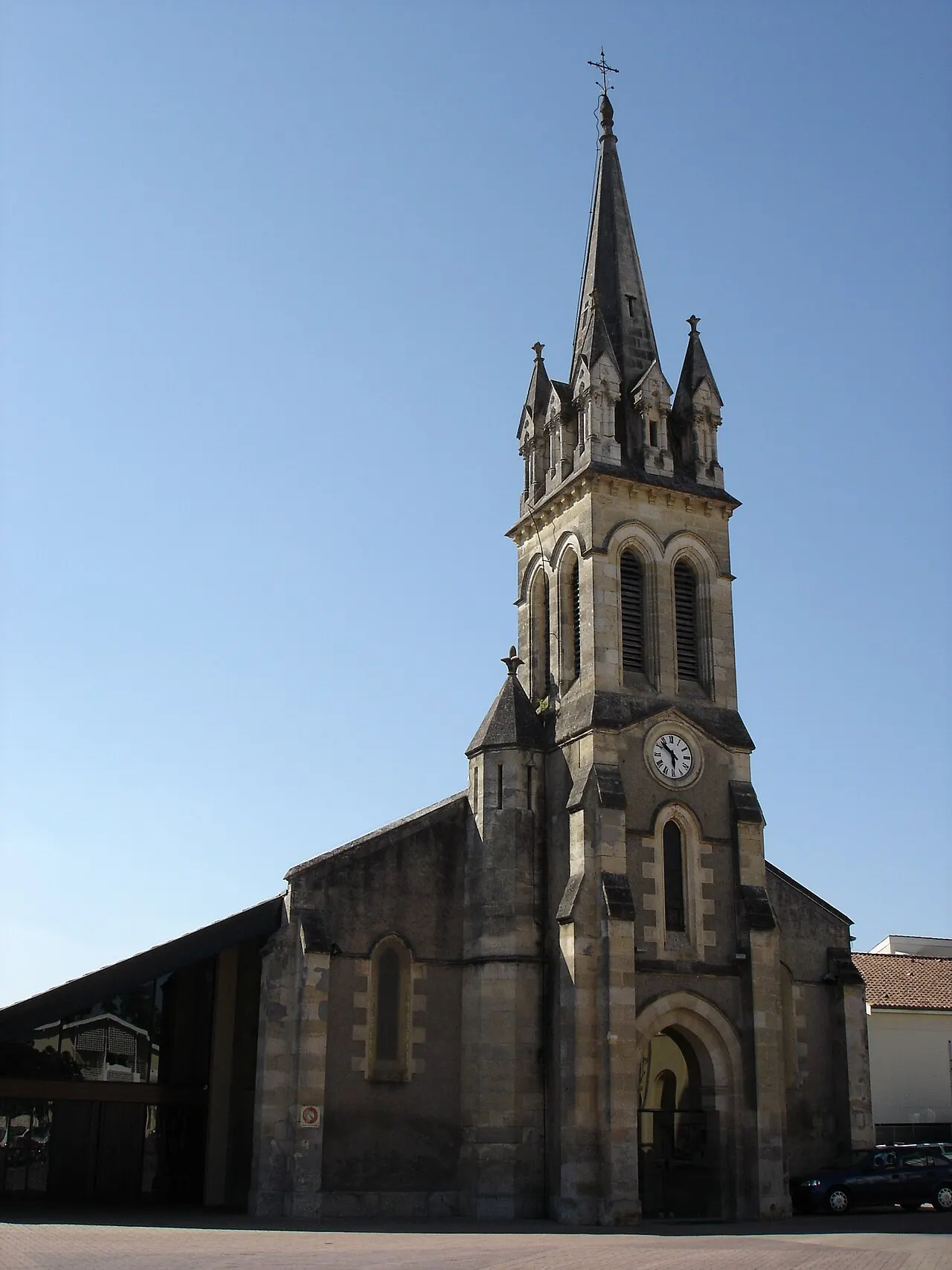 Extérieur de l'église de Cestas (Gironde - 33)