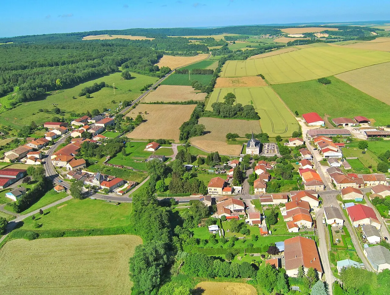 Vue centrale le long de la Creue