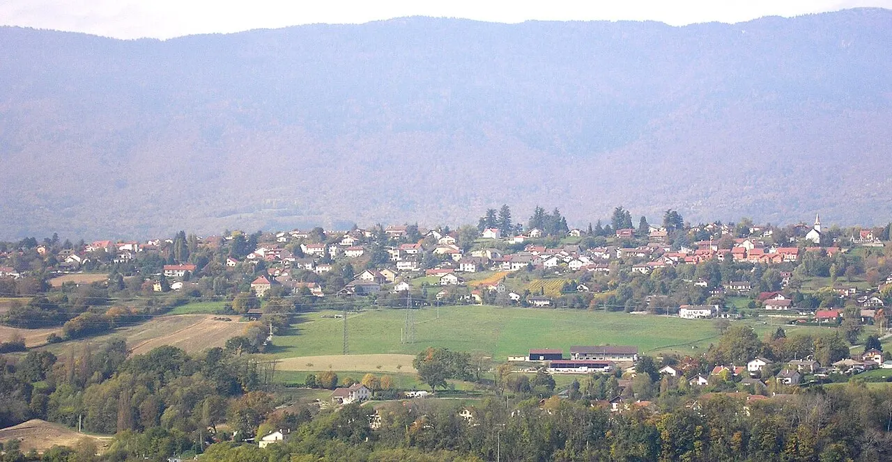 Le village de Challex dans l'Ain, vu depuis Avully.