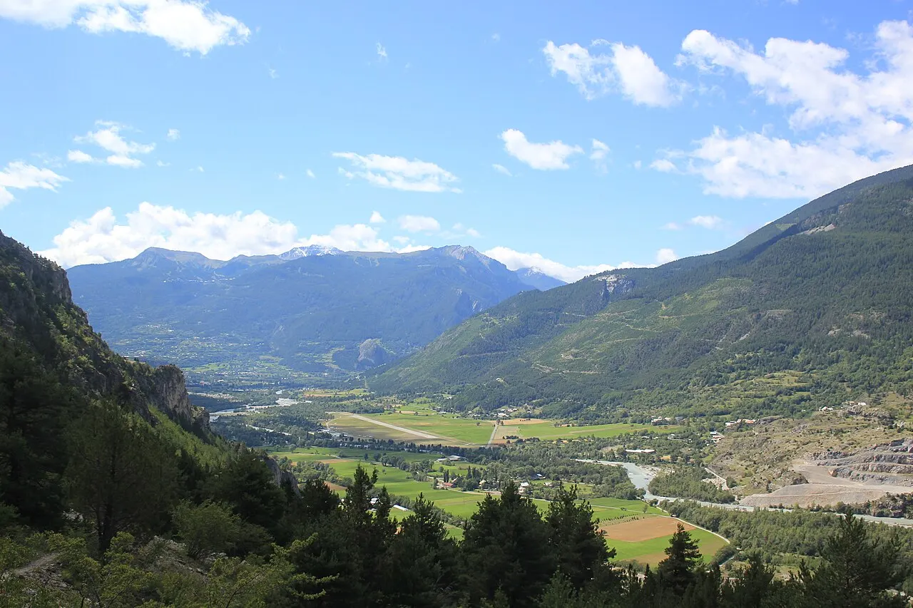 Pra Reboul - vers l'Aérodrome de Mont-Dauphin - Saint-Crépin. Champaussel Champcella Vallée de Fréssinières