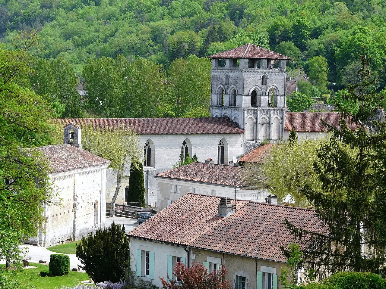 Le site de l'abbaye de Chancelade (chapelle + église)
