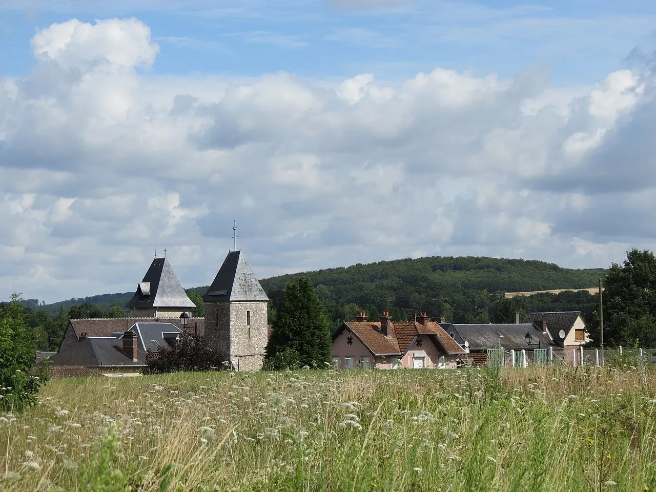 Vue de Charleval depuis le site de la gare.