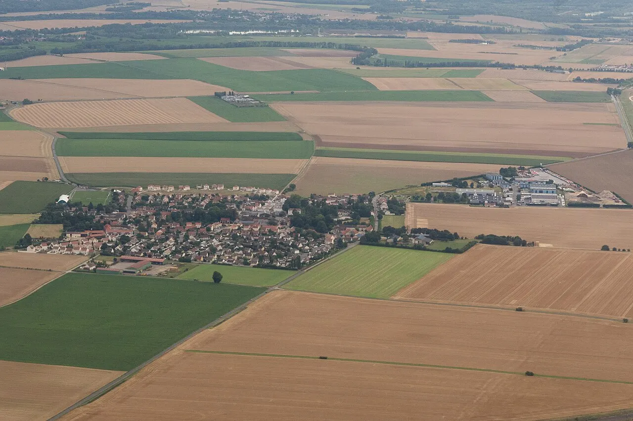 Vue aérienne de Charny lors d'un vol entre RNS et CDG.