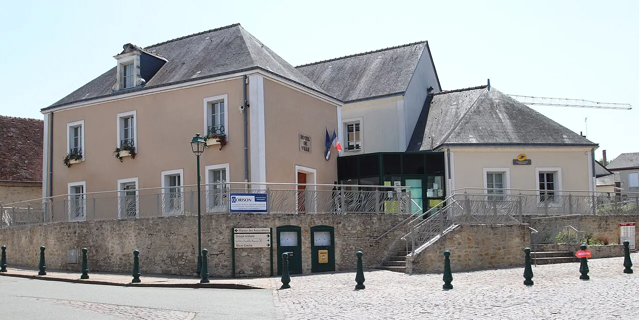 Mairie de Cherré-Au en France.