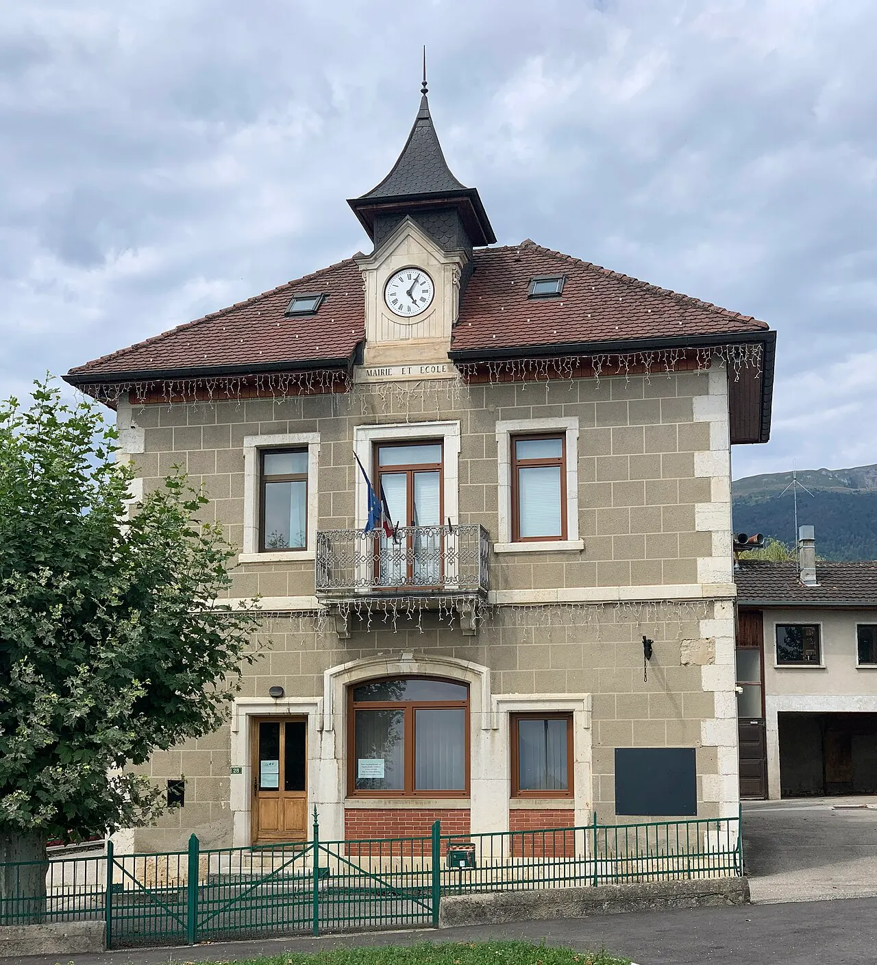 Ancienne mairie de Chevry, Ain.