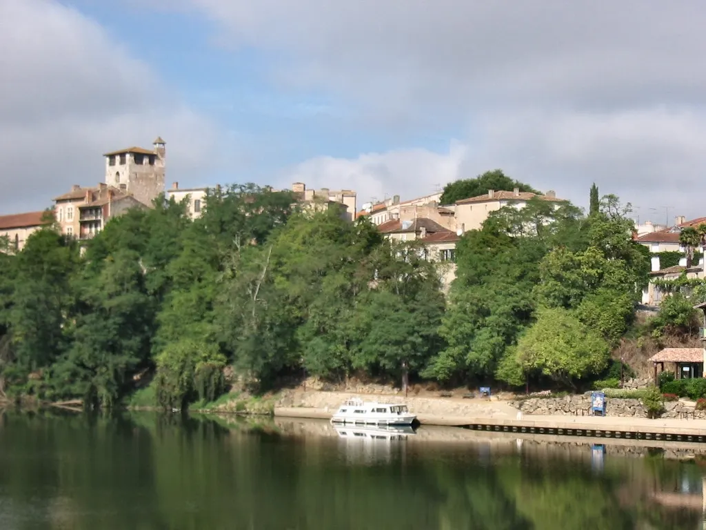 Clairac, Ansicht von der Brücke über den Lot
