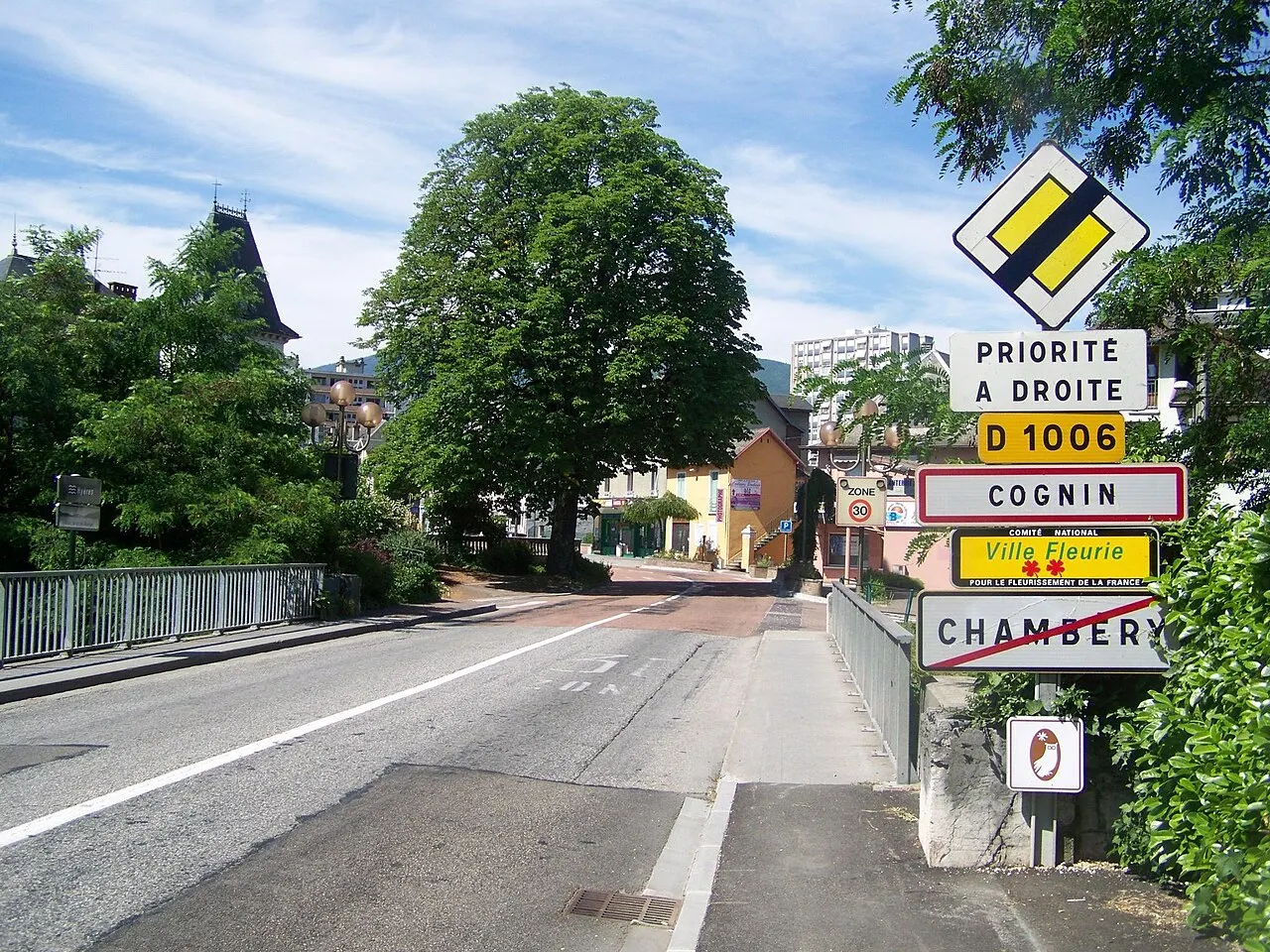 Panneau à l'entrée de la commune de Cognin en quittant Chambéry en Savoie.