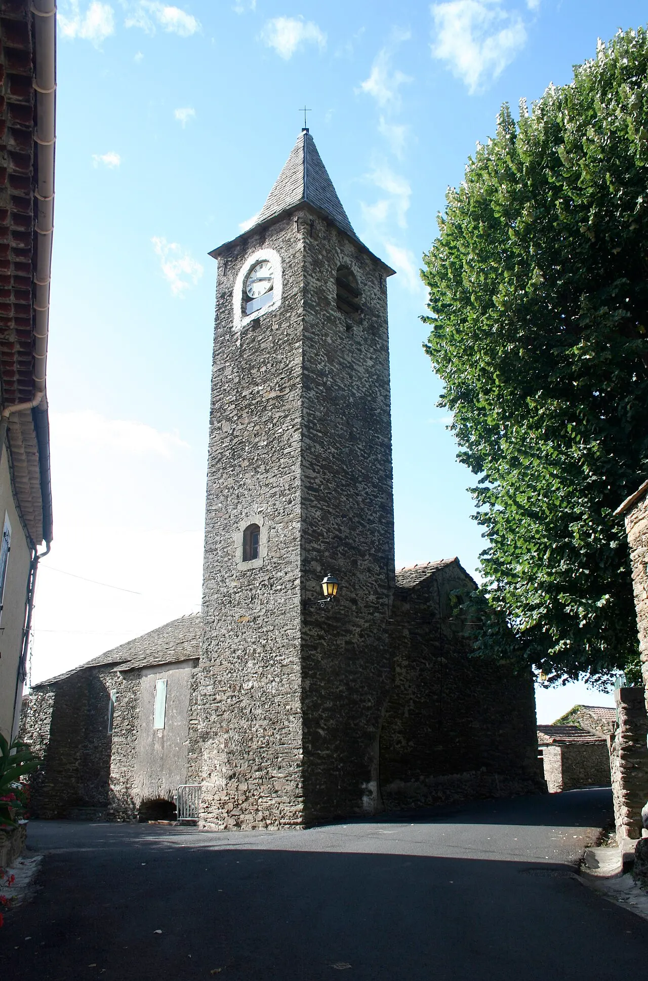 Combes (Hérault) - clocher de l'église Saint-Pierre-et-Saint-Paul.