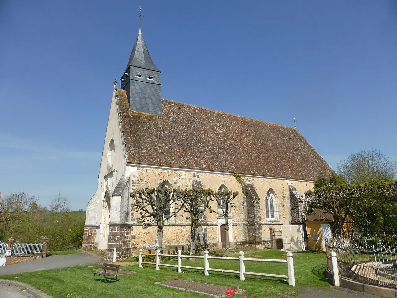 Église Notre-Dame de Combres, en Eure-et-Loir.