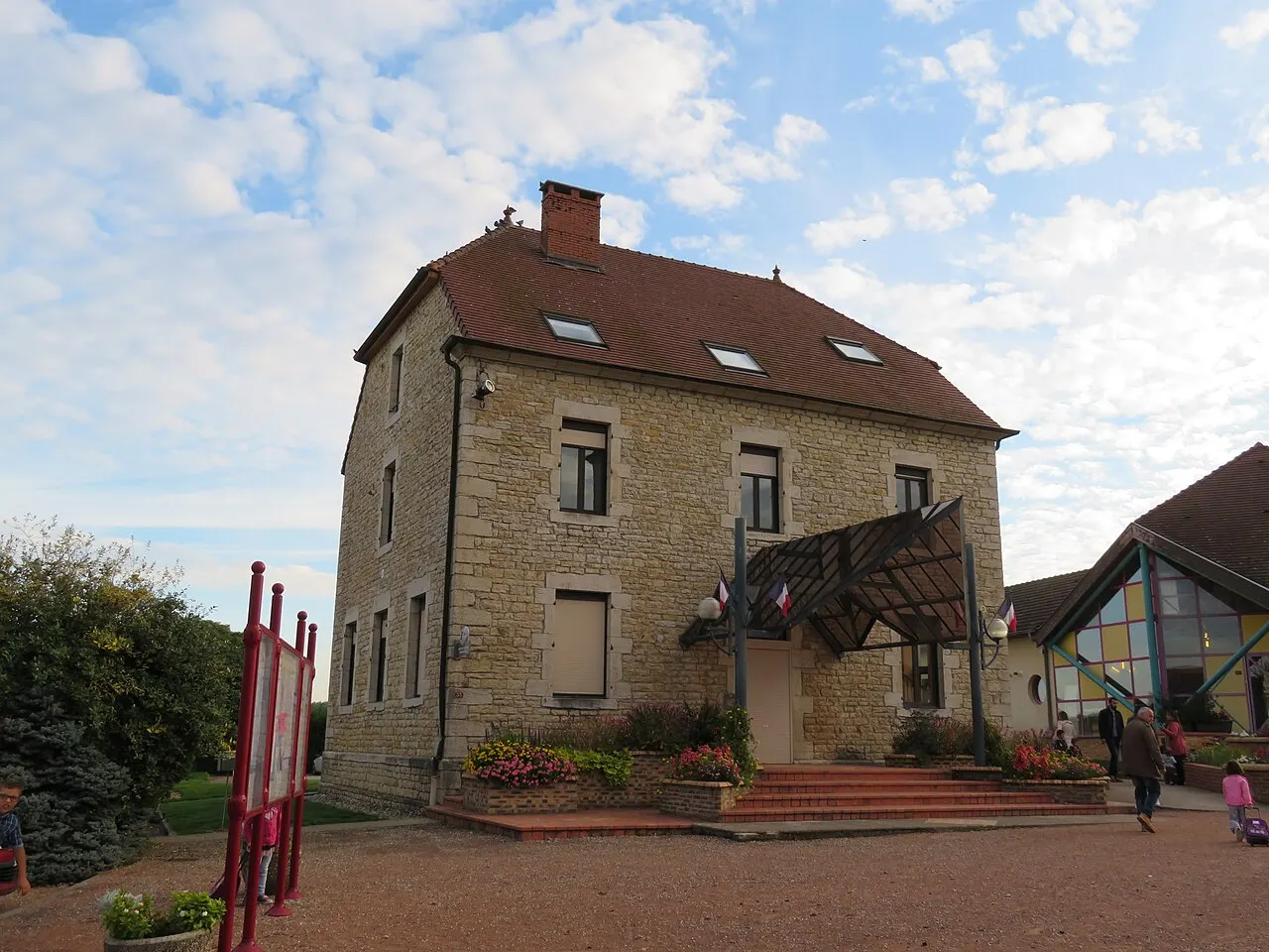 Mairie de Commenailles, dans le département du Jura.