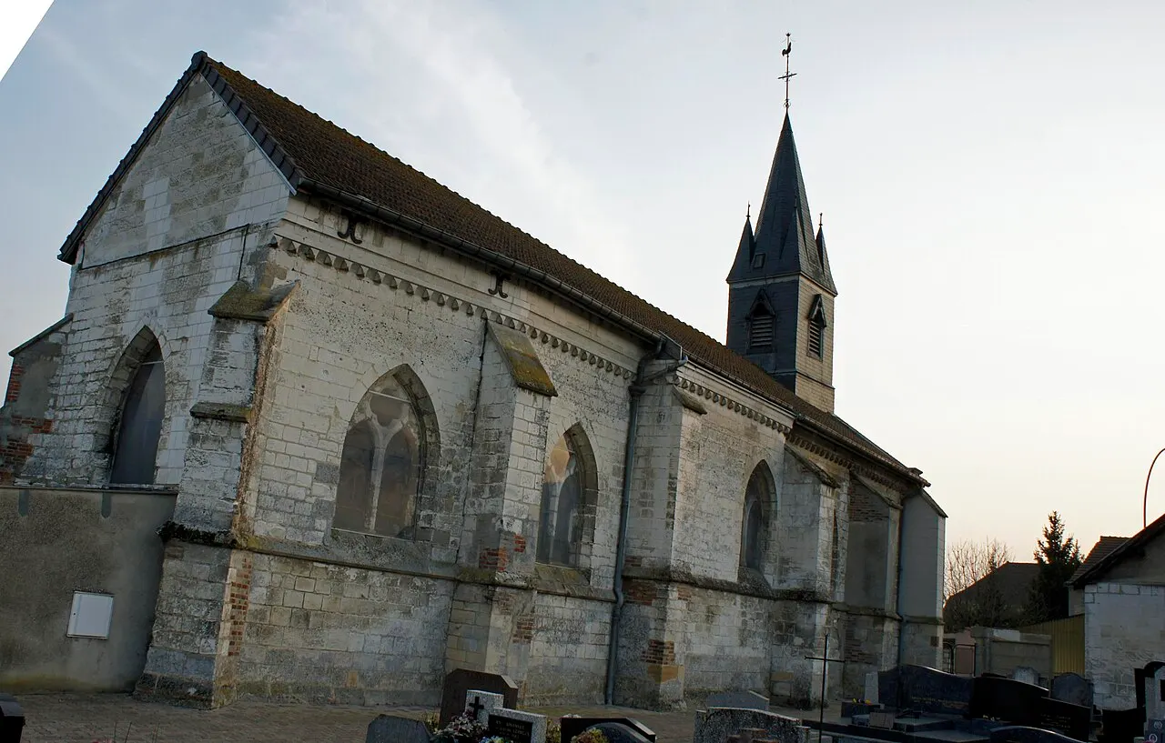 Église et cimetière à Compertrix.