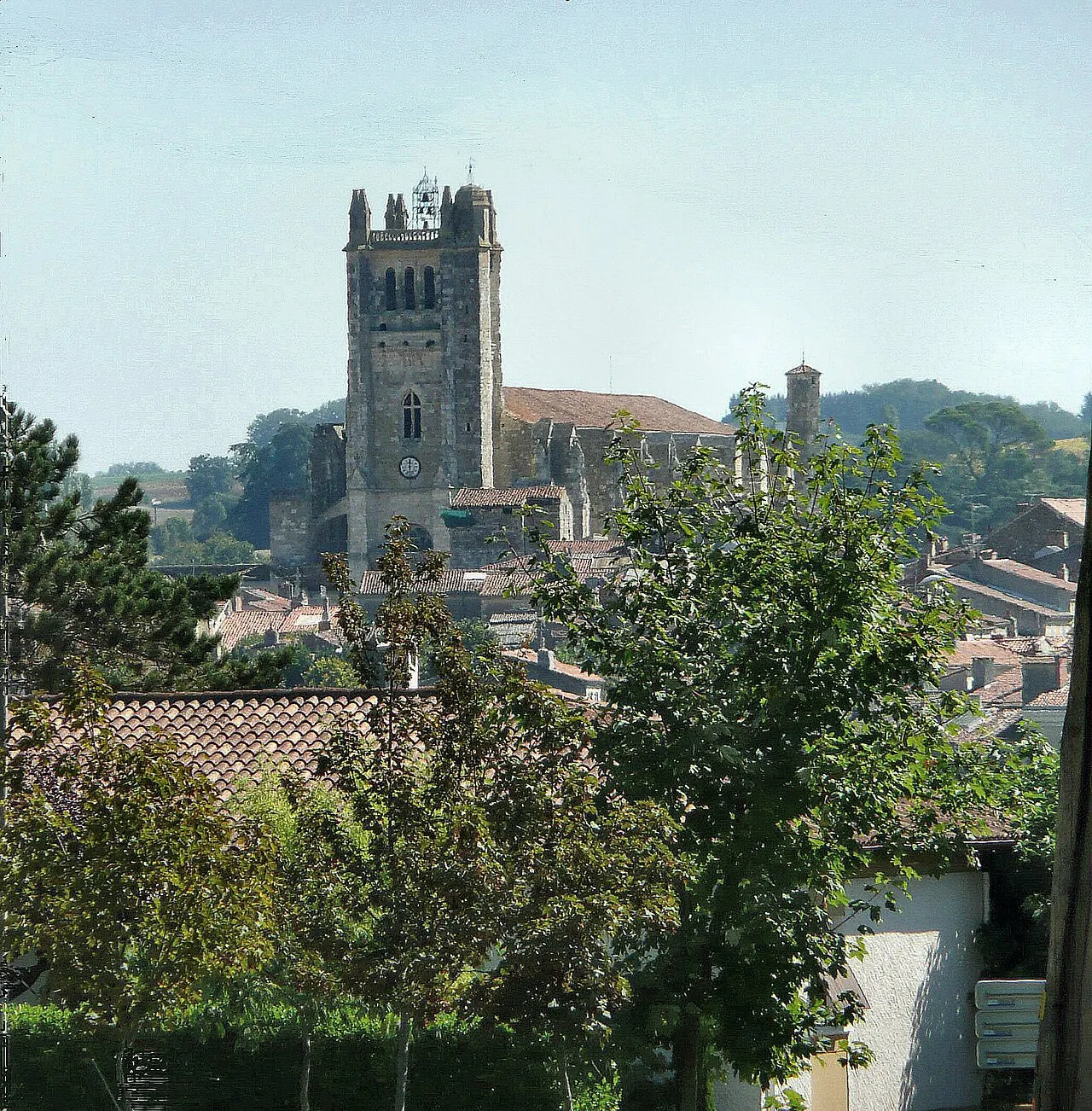 Vue de Condom depuis la route de Fourcès