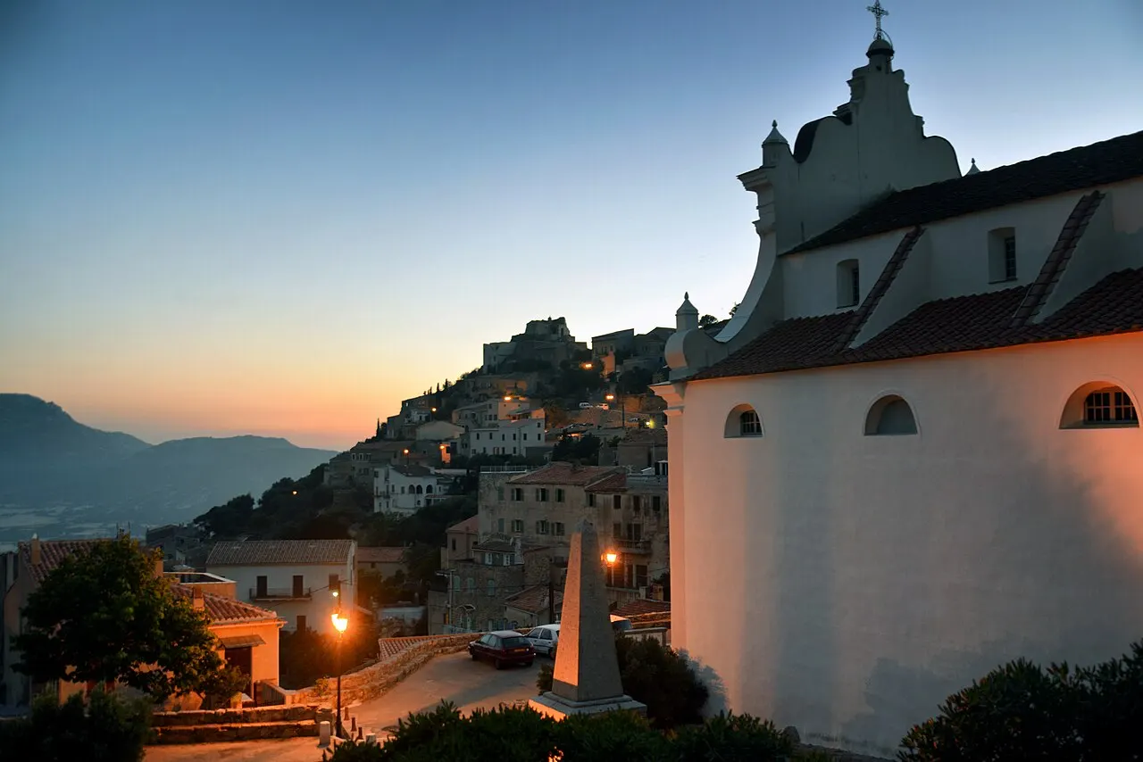 Corbara, Balagne (Corse) - Vue du lieu-dit U Forte depuis l'église-collégiale paroissiale de l'Annonciation.