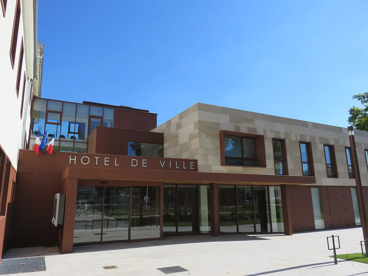 Hôtel de ville de Corbas (Rhône, France).